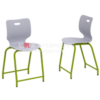 Chaise empilable ergonomique moderne pour les écoles en contreplaqué bord de peinture souple cadre en métal repose-pieds en matière plastique-meubles de classe