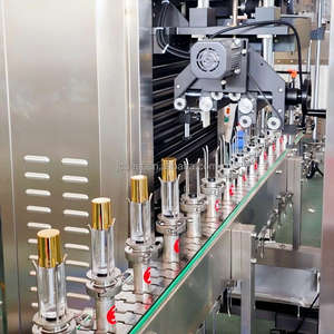 Applicateur de manchons haute précision avec tunnel thermique pour système de rétraction à température réglable pour bouteilles, canettes et contenants - Product Image 6