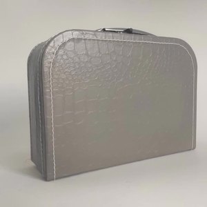 Scatola Regalo per Candele a Forma di Valigia per Bambini, Personalizzabile, in Cartone Riciclato con Manico - Product Image 3