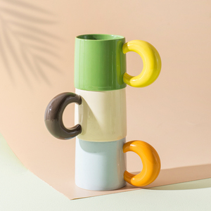 Tazza creativa con manico lunare a contrasto di colore tazza in ceramica da ufficio nordica per caffè e tè - Product Image 1