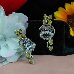 Pendientes Jhumki étnicos indios tradicionales con elegante piedra Kundan y perlas colgantes para bodas, festivales y fiestas - Product Image 5