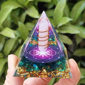 Pyramide en cristal Kogiya, pilier blanc en résine époxy, décoration artisanale pour la maison, ornement de bureau - Product Image 1