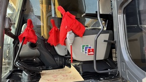 Excavatrice d'occasion Komatsu PC 240LC-8 à bas prix en bon état à vendre avec peu d'heures de fonctionnement - Vente flash en ligne - Product Image 5