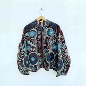 Veste en velours Suzani indienne, broderie florale faite à la main, veste bohème hippie, doublure intérieure en coton, veste pour femme - Product Image 1
