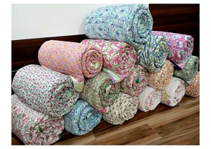 Edredón de Algodón Estampado a Mano, Diseño Floral Tradicional, para Cama Doble, Uso en Todas las Estaciones - Product Image 5