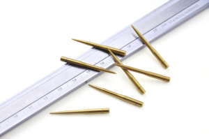 <span class=keywords><strong>Pièces</strong></span> OEM de petite taille usinées en acier au carbone par usinage de type <span class=keywords><strong>suisse</strong></span> avec oxyde noir et revêtement en <span class=keywords><strong>or</strong></span> Ti - Product Image 3