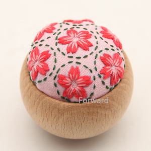 Kit de Cojín de Alfileres de Bordado Japonés Redondo con Base de Madera - Product Image 6