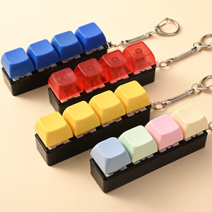 พวงกุญแจคลายเครียดแบบ DIY สำหรับสำนักงาน ช่วยผ่อนคลายความเครียด คีย์แคป 4 ปุ่ม คีย์บอร์ดขนาดเล็ก ของเล่นฟิดเจ็ต - Product Image 1