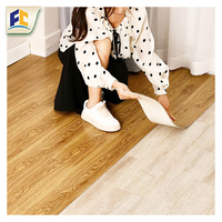 Elegantes paneles de parquet de roble para el diseño interior clásico de vinilo WPC para exteriores con suelo de vinilo LVT autoadhesivo