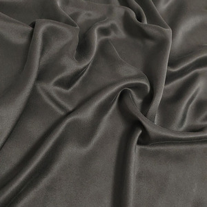 Tessuto in Raso di Seta 19 Momme Lavato a Sabbia 100% Pura Seta Colore Nero per Confezionamento Abiti - Product Image 2