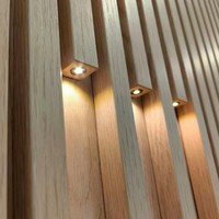 Les grandes et petites fentes de calandre WPC créent un mur de fond à effet d'éclairage 3D Starry Sky