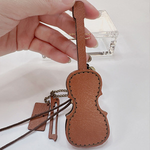 Vente en gros <span class=keywords><strong>de</strong></span> porte-clés en cuir fait main pour violon, sac cadeau pour violon, cadeau promotionnel personnalisé pour le <span class=keywords><strong>magasin</strong></span> <span class=keywords><strong>d</strong></span>'instruments <span class=keywords><strong>de</strong></span> <span class=keywords><strong>musique</strong></span> - Product Image 2