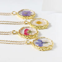 Collier en résine plaquée avec fleurs séchées naturelles du mois de naissance, pendentif irrégulier en résine avec fleurs pressées, breloques bijoux