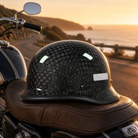 Casques de moto demi-intégraux en fibre de carbone légers avec boucle à dégagement rapide à une main, languette de traction rouge, finition brillante et doublure amovible lavable
