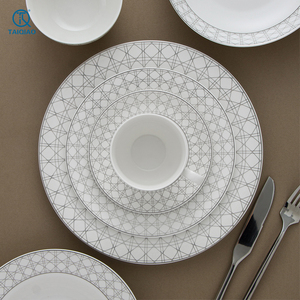 Nouvelle collection TQ : Services <span class=keywords><strong>de</strong></span> table en <span class=keywords><strong>porcelaine</strong></span> <span class=keywords><strong>de</strong></span> luxe, résistants au micro-ondes, motif losanges, vaisselle et assiettes nordiques - Product Image 1