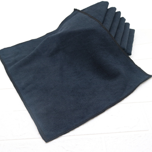 Handuk Hitam Serat Mikro dengan Logo Kustom - Product Image 2