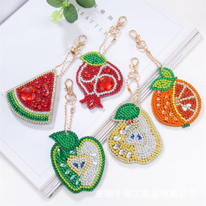 Kits <span class=keywords><strong>de</strong></span> llavero <span class=keywords><strong>de</strong></span> pintura <span class=keywords><strong>de</strong></span> diamantes <span class=keywords><strong>de</strong></span> sandía <span class=keywords><strong>de</strong></span> frutas con herramientas, bolas <span class=keywords><strong>de</strong></span> Navidad, pintura <span class=keywords><strong>de</strong></span> diamantes colgante para niños - Product Image 1