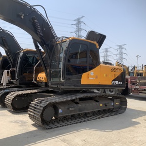 Used Hyundai 22 Ton Crawler Excavator R220-9S with Motor 1m Bucket 129KW Power Ready to ship high quality second hand for sale - Product Image 4