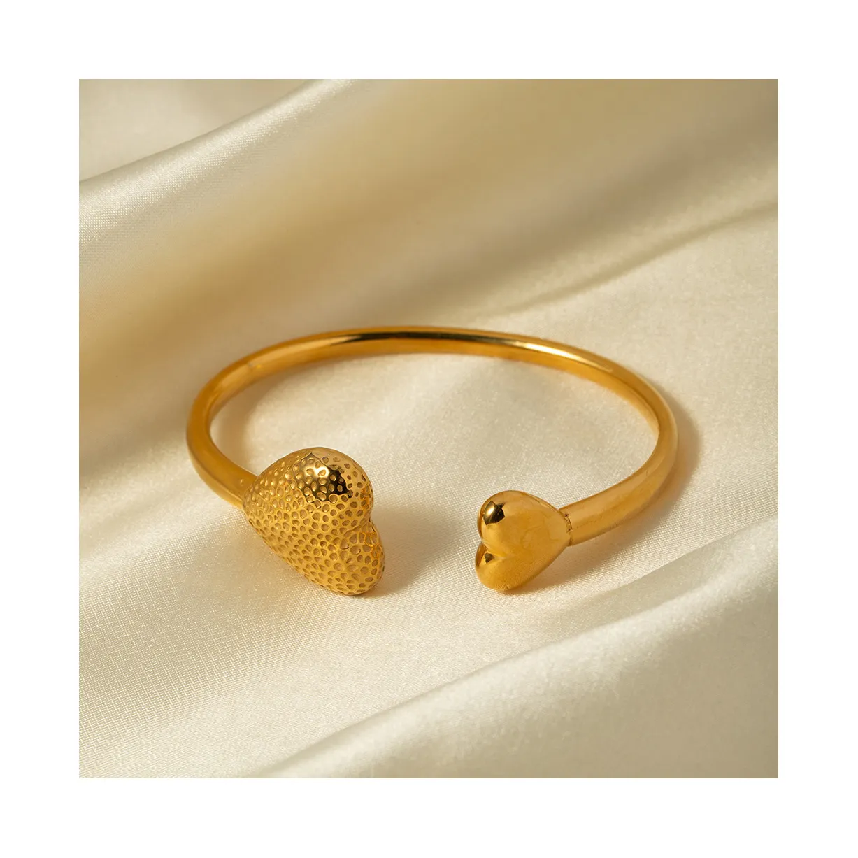 ERESI New Designer Jewelry Bracelet en acier inoxydable plaqué or asymétrique martelé coeur porte-bonheur Bracelet manchette
