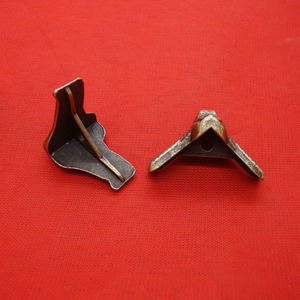 Le petit modèle C014 de Chengyu <span class=keywords><strong>a</strong></span> une base en bronze, une boîte en bois en alliage de zinc, des coins inférieurs et quatre côtés du vin avec Hardwar - Product Image 3