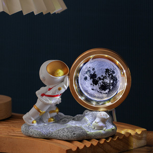 Décoration de la maison lumineuse galaxie lune boule de cristal lampe résine <span class=keywords><strong>Base</strong></span> astronaute veilleuse rotatif 3D boule de cristal saturne lampe - Product Image 5