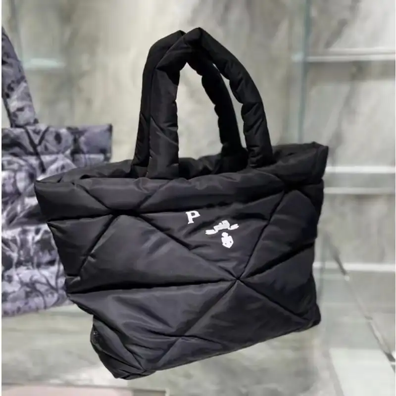 Bag New Design Soft Hot SellingWearable Eiderdown Bag High Quality Heat Resistant Luxury Puffer Tote Bag