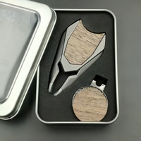 Outil de réparation de divot de golf en forme de bouclier personnalisé par brevet avec accessoires de golf de marqueur de boule de bois
