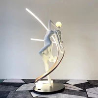 Lampadaire Sculptural Créatif Humanoïde, Décoration Verticale pour Salles d'Exposition, Clubs et Salles de Danse, Modèle Déesse