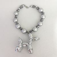 Collier ras du cou fantaisie pour femme avec pendentif mignon motif zèbre, perles argentées, chien ballon, boule disco, teckel, idéal pour les fêtes et comme cadeau