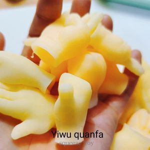 Jouet à presser en caoutchouc souple TPR pour enfants de 5 à 7 ans Jouet de décompression de geste en forme de doigt Marque QF Unisexe - Product Image 2