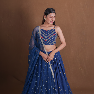 Lehenga semi-cousu en georgette avec broderie en sequins zari, blouse non cousue et dupatta en tulle doux - Product Image 1