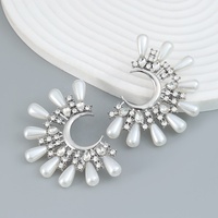 Vintage blanc perle tournesol boucles d'oreilles or géométrique C forme boucles d'oreilles pour les femmes été fête danse bijoux cadeau
