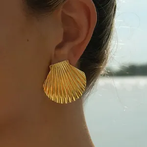 Ocean Styles Jewelry Pendientes de acero inoxidable chapados en oro de 18 quilates Pendiente grueso con textura de concha
