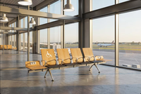 Chaise de salle d'attente moderne personnalisable en bois massif avec siège en cuir PU, table basse, prise USB, durable et écologique pour hôpital et aéroport