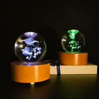 Veilleuse boule de cristal en verre sculpté 3D avec base en bois Led blanc chaud décor maison
