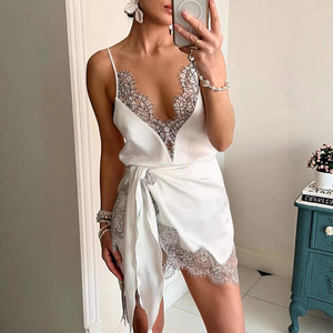 Vestido de tirantes con cuello en V, encaje irregular y espalda descubierta para mujer, de poliéster de color liso, estilo casual. - Product Image 1