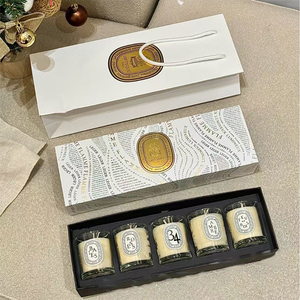 กล่องของขวัญ<span class=keywords><strong>เทียน</strong></span><span class=keywords><strong>หอม</strong></span>รุ่นลิมิเต็ดอิดิชั่นฤดูหนาวจากแบรนด์ <span class=keywords><strong>Diptyque</strong></span> ประเทศฝรั่งเศส <span class=keywords><strong>เทียน</strong></span><span class=keywords><strong>หอม</strong></span>กลิ่นคริสต์มาสสดชื่น ดีไซน์สวยงาม - Product Image 2