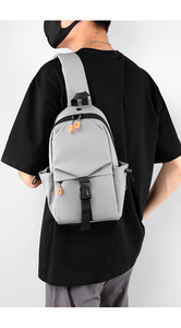 Sac à bandoulière léger en nylon pour homme, sac à dos à fermeture éclair et boucle, idéal pour un usage quotidien en toutes saisons - Product Image 4