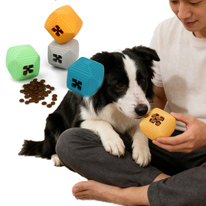Großhandel Naturkautschuk-<span class=keywords><strong>Ball</strong></span> Kauresistentes Zahnreinigungs-Hundespielzeug mit Leckerli-Spender - Product Image 1