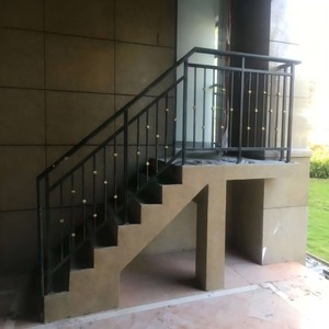 Tay vịn cầu thang bằng gỗ sồi rắn với thiết kế lan can bằng thép không gỉ để sử dụng trong và ngoài bao gồm cả ứng dụng kính - Product Image 6