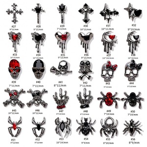 Décorations d'ongles 3D en alliage pour Halloween : griffes de fantôme, araignées, chaînes d'amour, croix, corbeaux, cœurs - Product Image 1