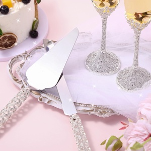 Juego de 4 Piezas para Boda: Copas de Champán, Cuchillo para Pastel, Espátula, Utensilios para Hornear con Caja de Regalo para Boda de Lujo - Product Image 4