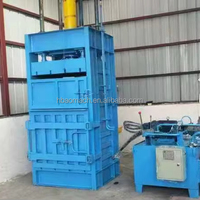 Presse à compacteur utilisée verticale hydraulique pour l'emballage de papier de déchets de carton opération manuelle d'entraînement diesel/électrique