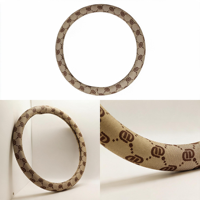 Housse de volant de voiture en cuir PVC gris clair 1,1 mm, texture tissée fine, monogramme lettre D marron, résistante à l'abrasion, pour automobile