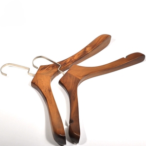 Cintre <span class=keywords><strong>en</strong></span> <span class=keywords><strong>bois</strong></span> triangulaire robuste, léger, portable, lisse et pratique, idéal pour la maison - Meilleure vente - Product Image 3