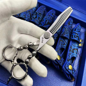 Ciseaux de coiffure professionnels 6 pouces en acier inoxydable 440C pour droitiers, personnalisables, pour usage esthétique - Product Image 1