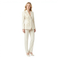 Ensemble tailleur pantalon ajusté anti-rides pour femme, personnalisé, couleur ivoire, col en V, orné de perles et broderies florales 3D, fabrication OEM ODM 100%