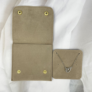 Pochettes à bijoux en microfibre personnalisées de luxe avec cordon de serrage, sacs cadeaux avec logo personnalisé pour contenants à bijoux - Product Image 5