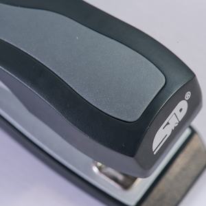 Agrafeuse de bureau standard de bureau à prix C-<span class=keywords><strong>10</strong></span> bon marché No.<span class=keywords><strong>24</strong></span>/<span class=keywords><strong>6</strong></span>,26/<span class=keywords><strong>6</strong></span> agrafes agrafeuse en métal demi-bande de capacité de 25 feuilles - Product Image 2