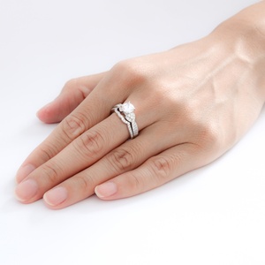 Anillo Popular de Plata de Ley 925 con Baño de Rodio y Diseño de Onda para Bodas y Fiestas para Mujer - Product Image 4